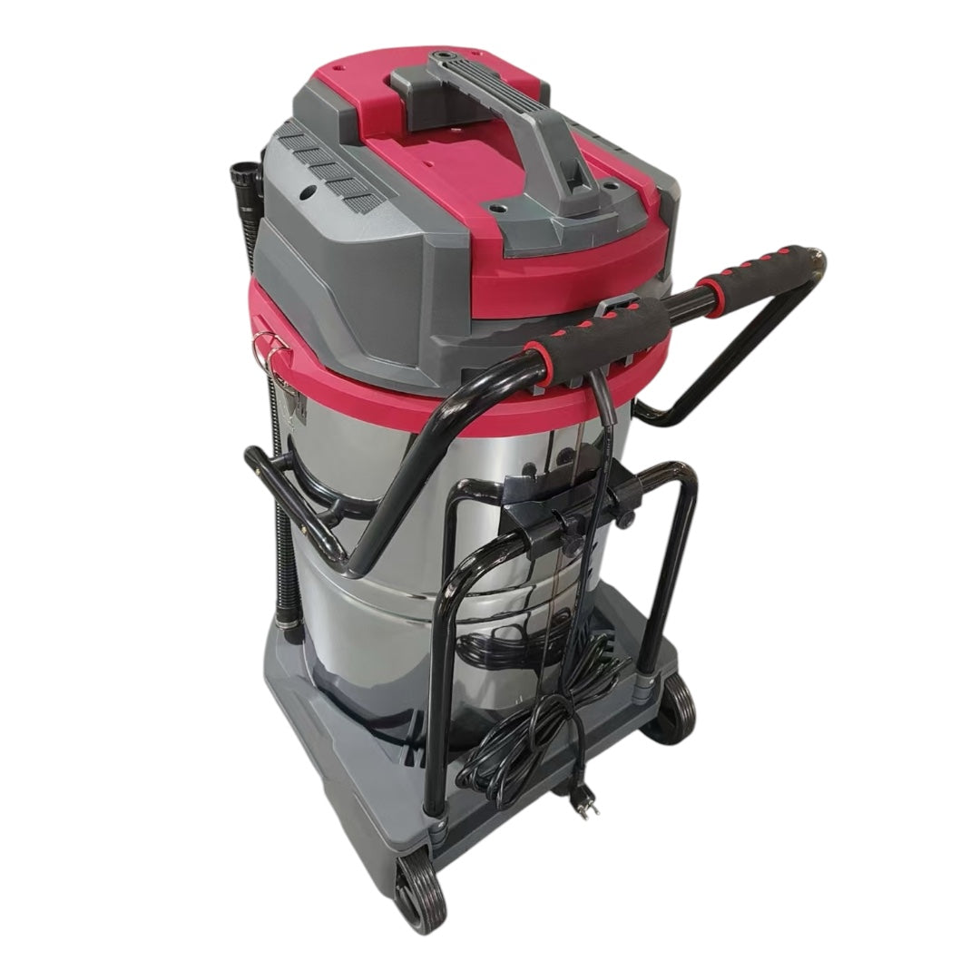 Een grijze en zwarte Stahlwelle Germany E-3000SW zitveegmachine, schuin van voren gefotografeerd tegen een witte achtergrond. De machine heeft een comfortabele bestuurdersstoel, een stuurwiel en dubbele roterende borstels aan de voorkant voor een efficiënte reiniging. Het Stahlwelle logo en het modelnummer "E-3000SW" zijn duidelijk zichtbaar. Deze krachtige zitveegmachine is geschikt voor het snel en grondig reinigen van grote oppervlakken in industriële en commerciële omgevingen.