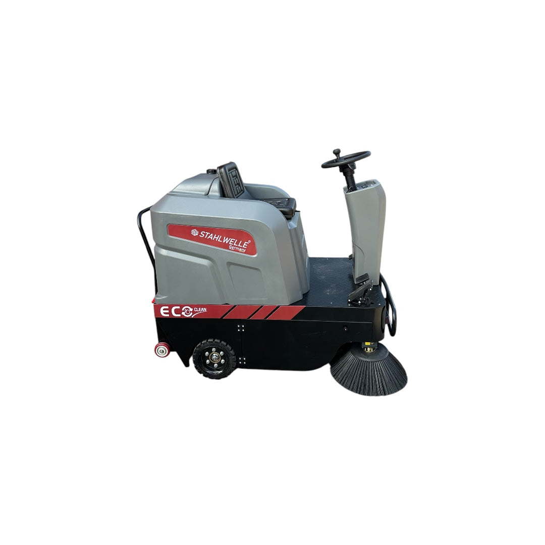 Een grijze Stahlwelle Germany E-800SW schrobzuigmachine, schuin van achteren gefotografeerd tegen een witte achtergrond. De machine heeft een duwboom met handvat voor bediening, wielen voor transport en een zwarte borstelkop aan de onderzijde. Het Stahlwelle logo en de modelnaam "E-800SW" zijn zichtbaar op de zijkant. Deze schrobzuigmachine is ontworpen voor het efficiënt reinigen van middelgrote tot grote oppervlakken.